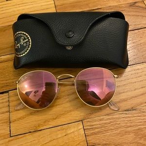 Rose gold circular Ray Bans